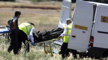 Dos hombres mueren al estrellarse contra el suelo una avioneta en Soria