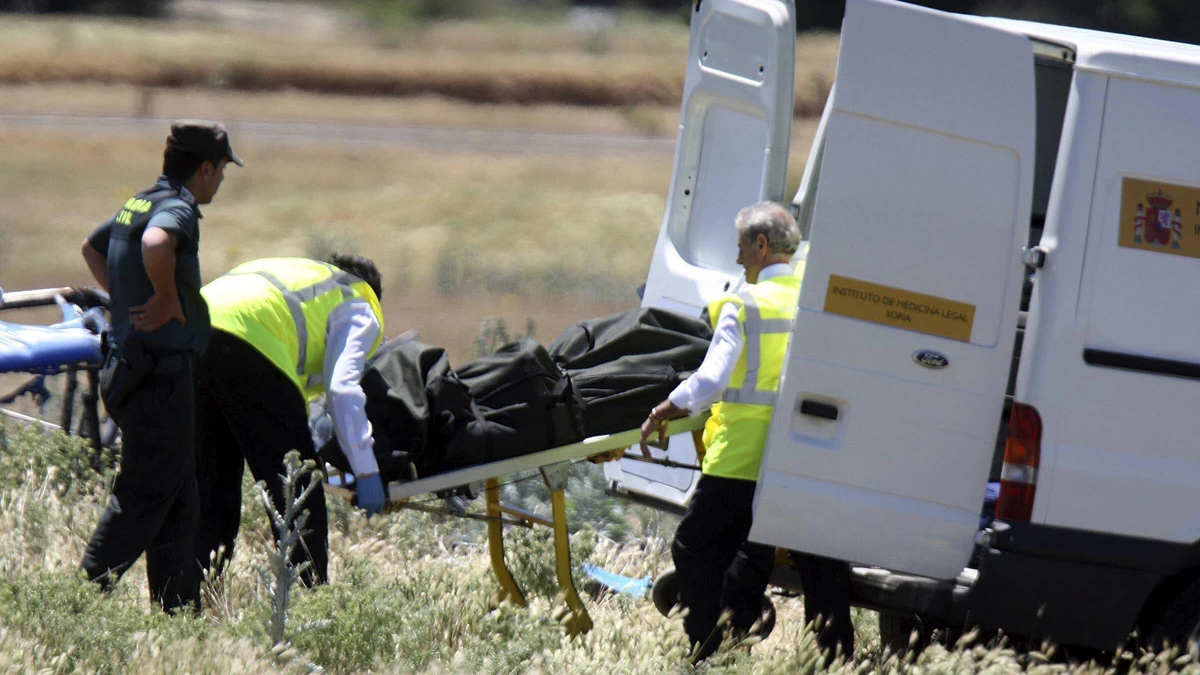 Dos hombres mueren al estrellarse contra el suelo una avioneta en Soria