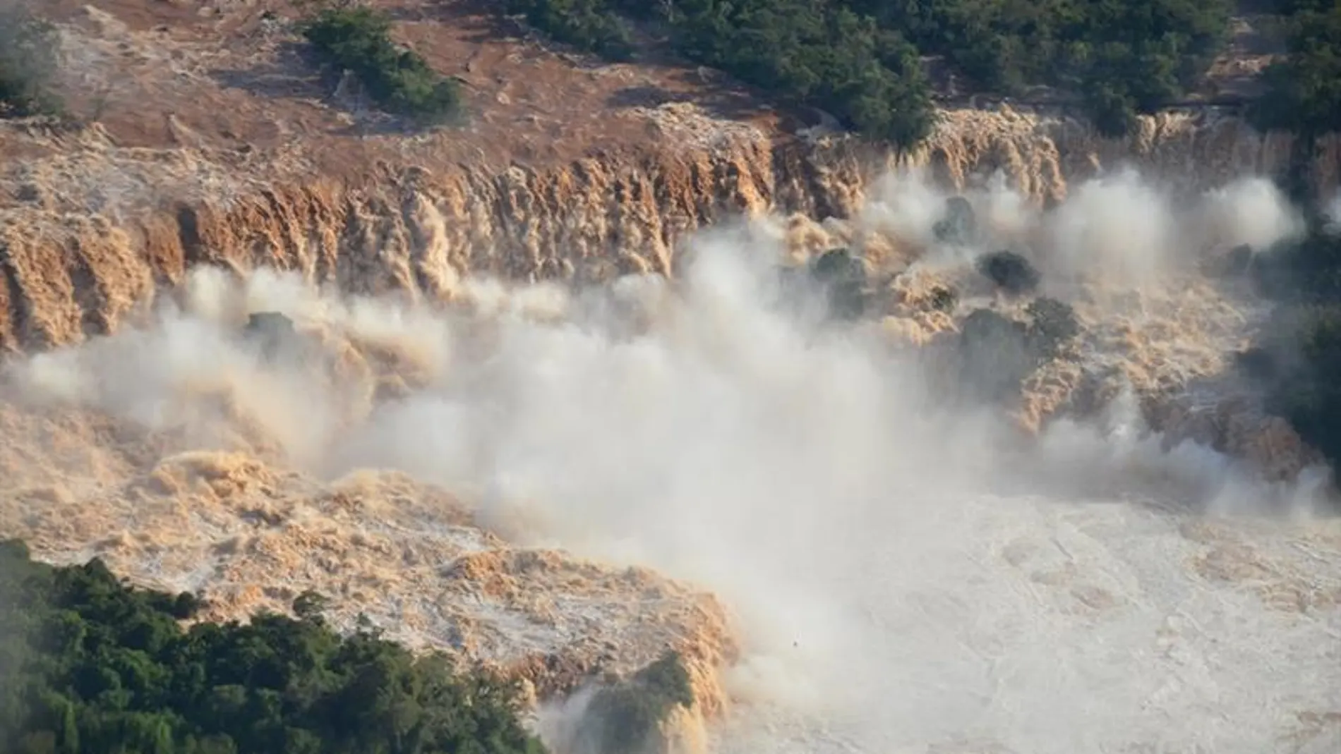 Crecida récord en las cataratas de Iguazú