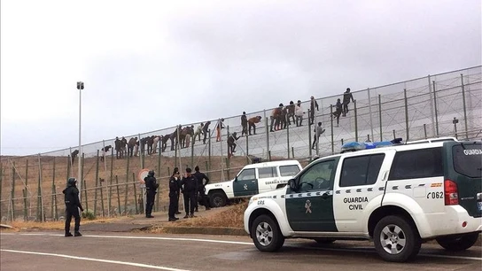 La Guardia Civil y autoridades marroquíes evitan la entrada e Melilla de un grupo de inmigrantes La Guardia Civil y autoridades marroquíes evitan la entrada e Melilla de un grupo de inmigrantes