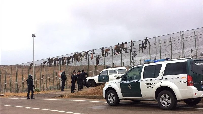 La Guardia Civil y autoridades marroquíes evitan la entrada e Melilla de un grupo de inmigrantes