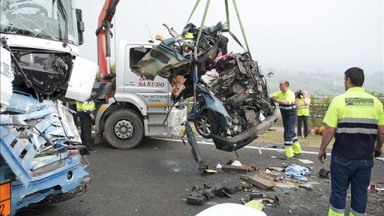 Colisi&oacute;n m&uacute;ltiple de veh&iacute;culos en la Autov&iacute;a del Cant&aacute;brico
