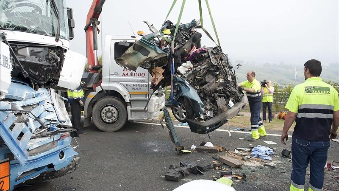 Colisi&oacute;n m&uacute;ltiple de veh&iacute;culos en la Autov&iacute;a del Cant&aacute;brico