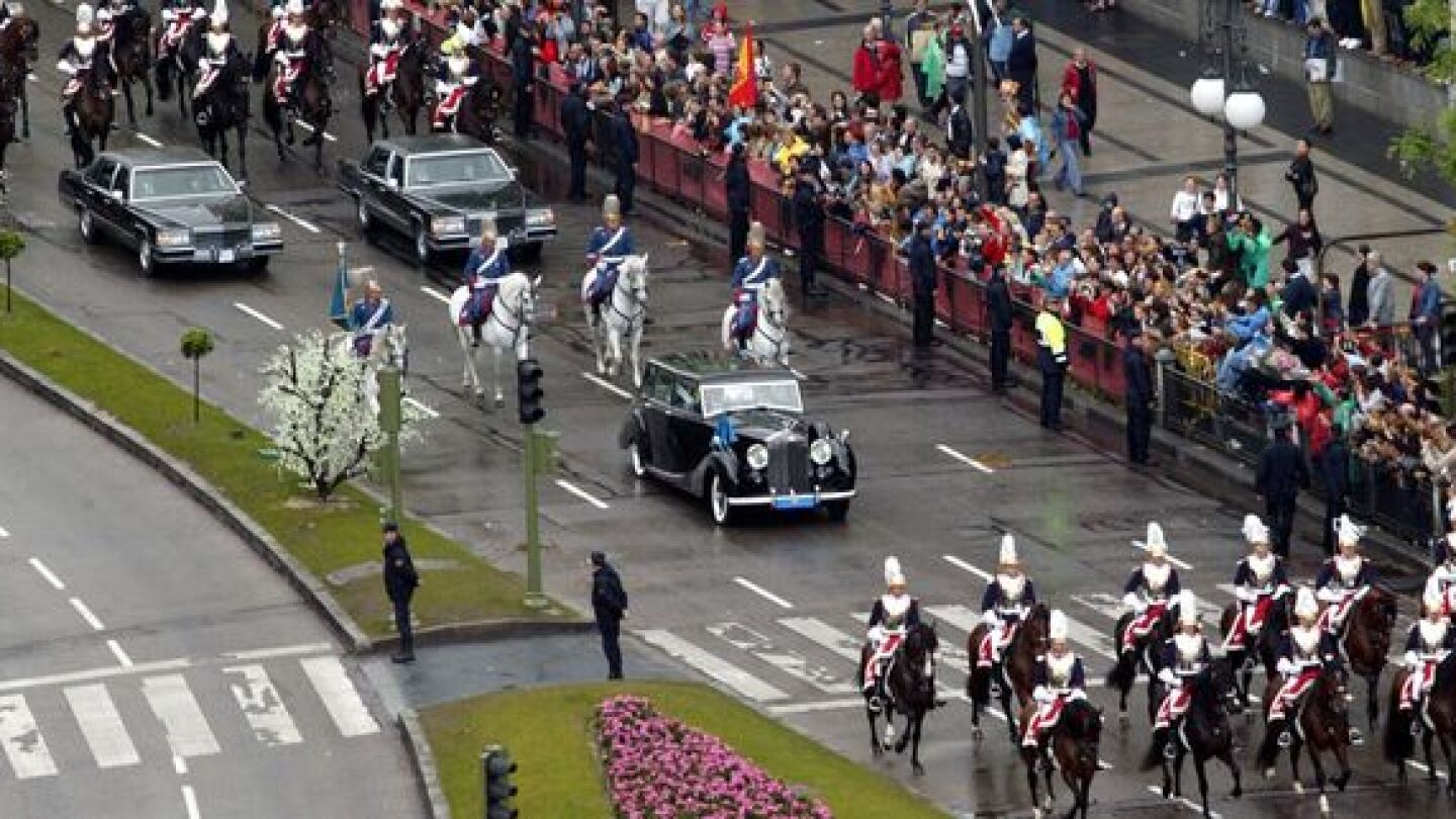 Recorrido de los Pr&iacute;ncipes de Asturias en su boda