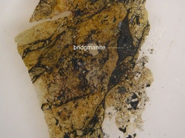 Bridgmanita, en restos de un meteorito caído hace siglos
