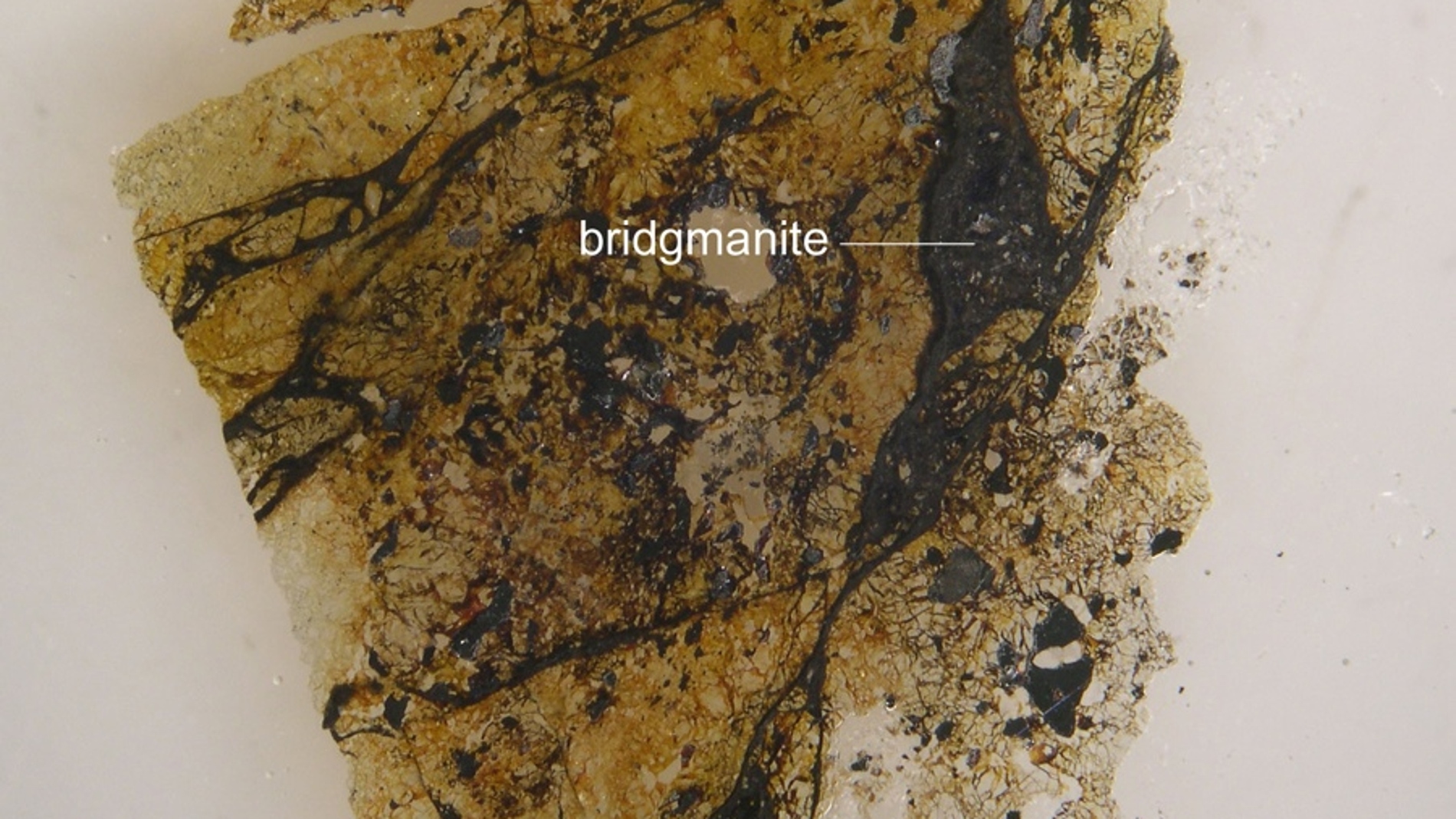 Bridgmanita, en restos de un meteorito caído hace siglos