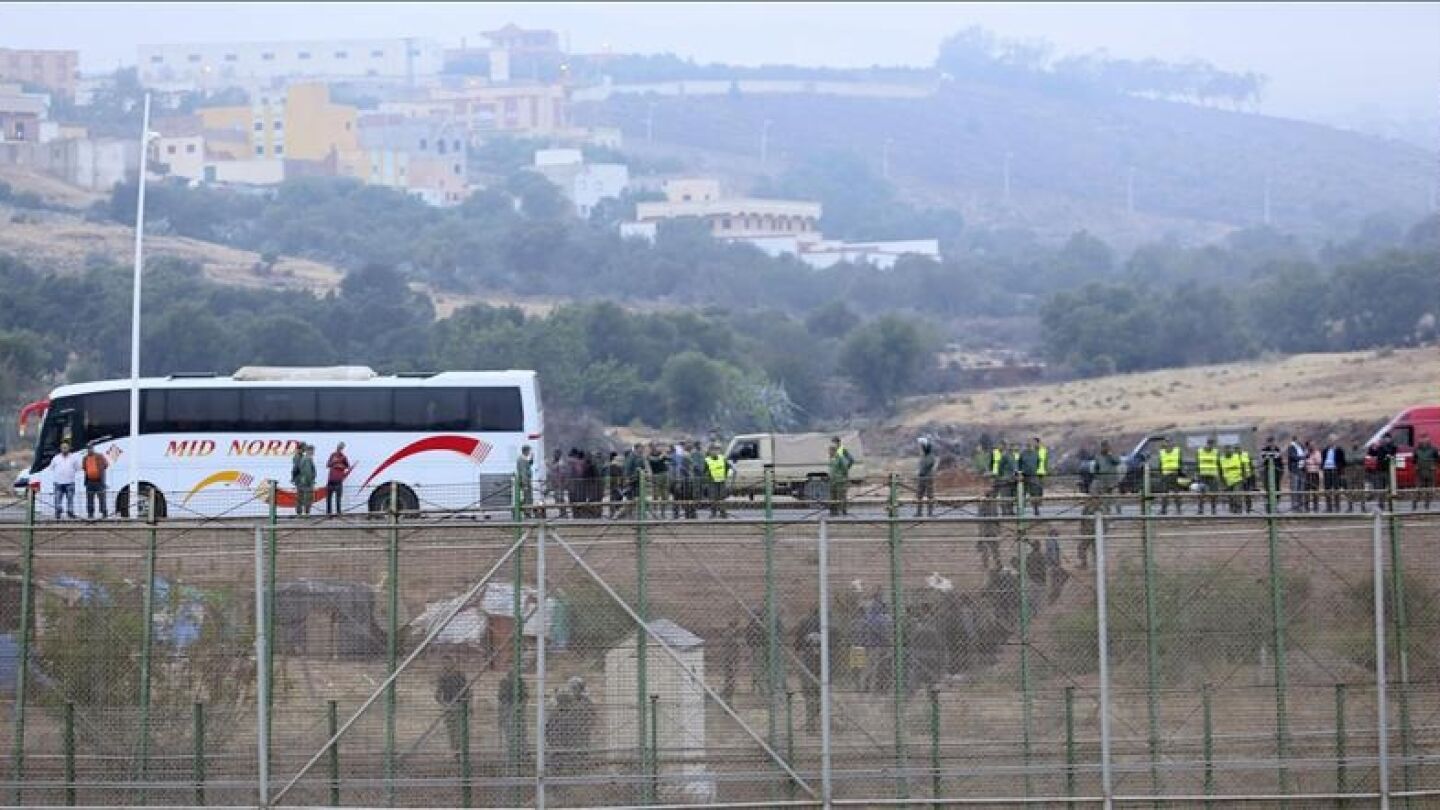 Unos 250 inmigrantes intentan sin &eacute;xito acceder a Melilla en un nuevo asalto