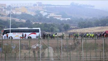Unos 250 inmigrantes intentan sin éxito acceder a Melilla en un nuevo asalto
