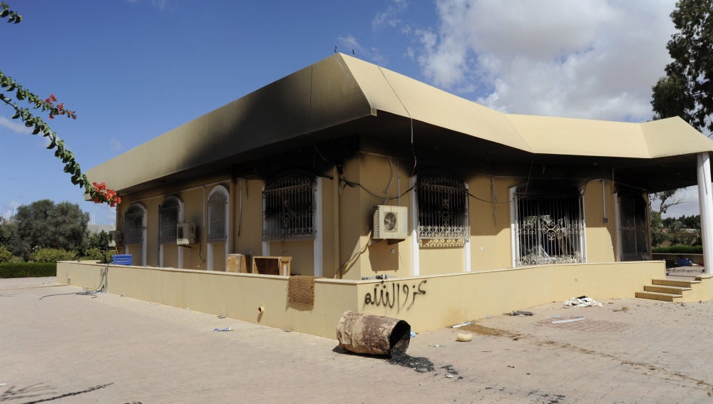Un edificio del consulado de Estados Unidos en Bengasi, Libia
