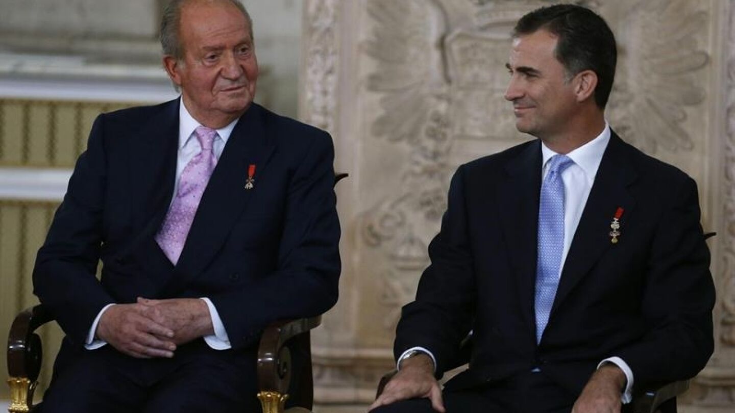 Don Juan Carlos y Felipe VI en un acto