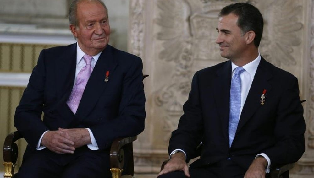 Don Juan Carlos y Felipe VI en un acto