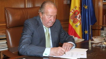 Don Juan Carlos firmará la ley orgánica para su abdicación