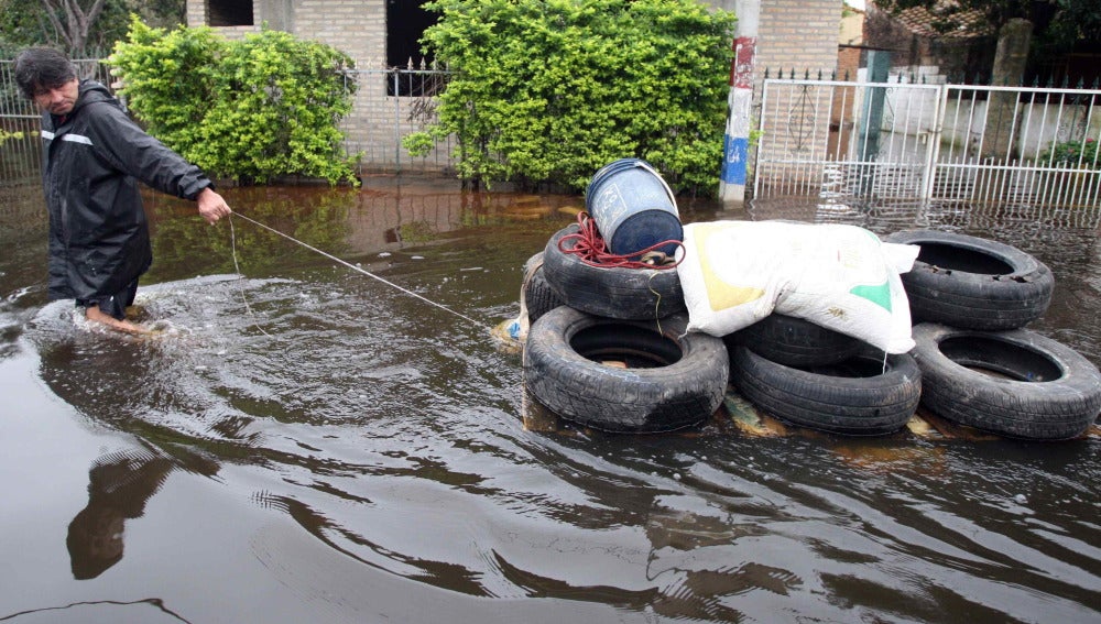 Nivel del río Paraguay sigue en alza en Asunción y agrava inundaciones