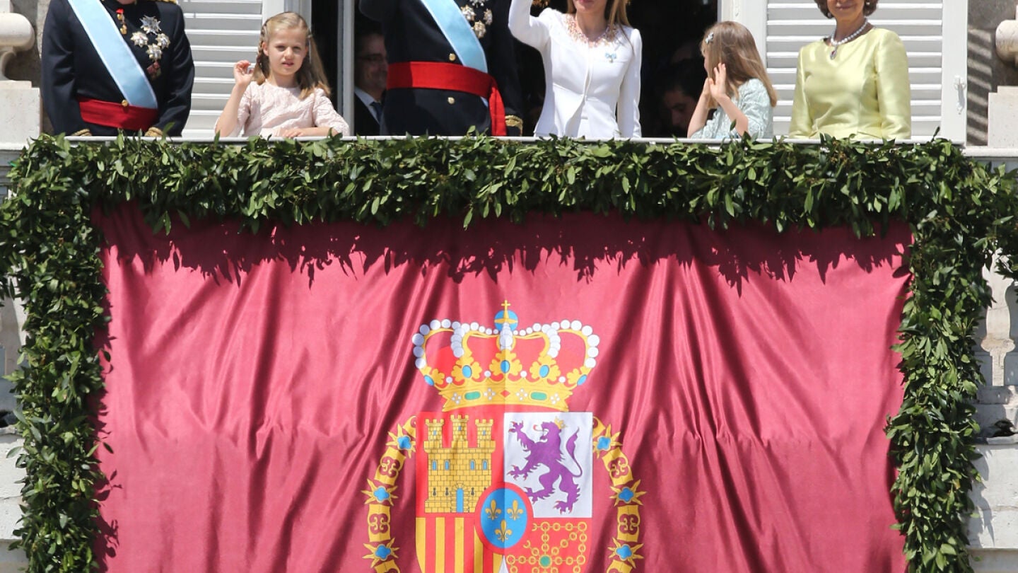 La Familia Real saluda desde el balc&oacute;n