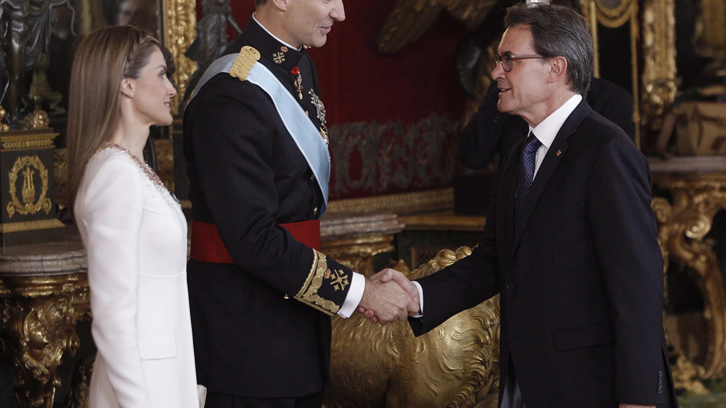 Artur Mas saluda al Rey Felip VI Artur Mas saluda al Rey Felip VI