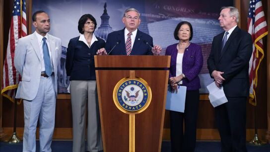 Dem&oacute;cratas de EE.UU. piden tratar como refugiados a los menores inmigrantes