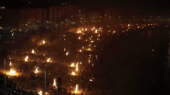 España celebra la noche más corta del año España celebra la noche más corta del año
