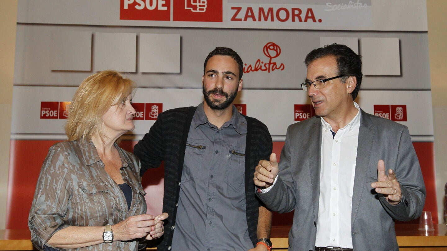 El candidato a la Secretar&iacute;a General del PSOE, Alberto Sotillos (c)