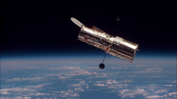 El telescopio espacial Hubble visto desde el Transbordador espacial Discovery durante la misión STS-82