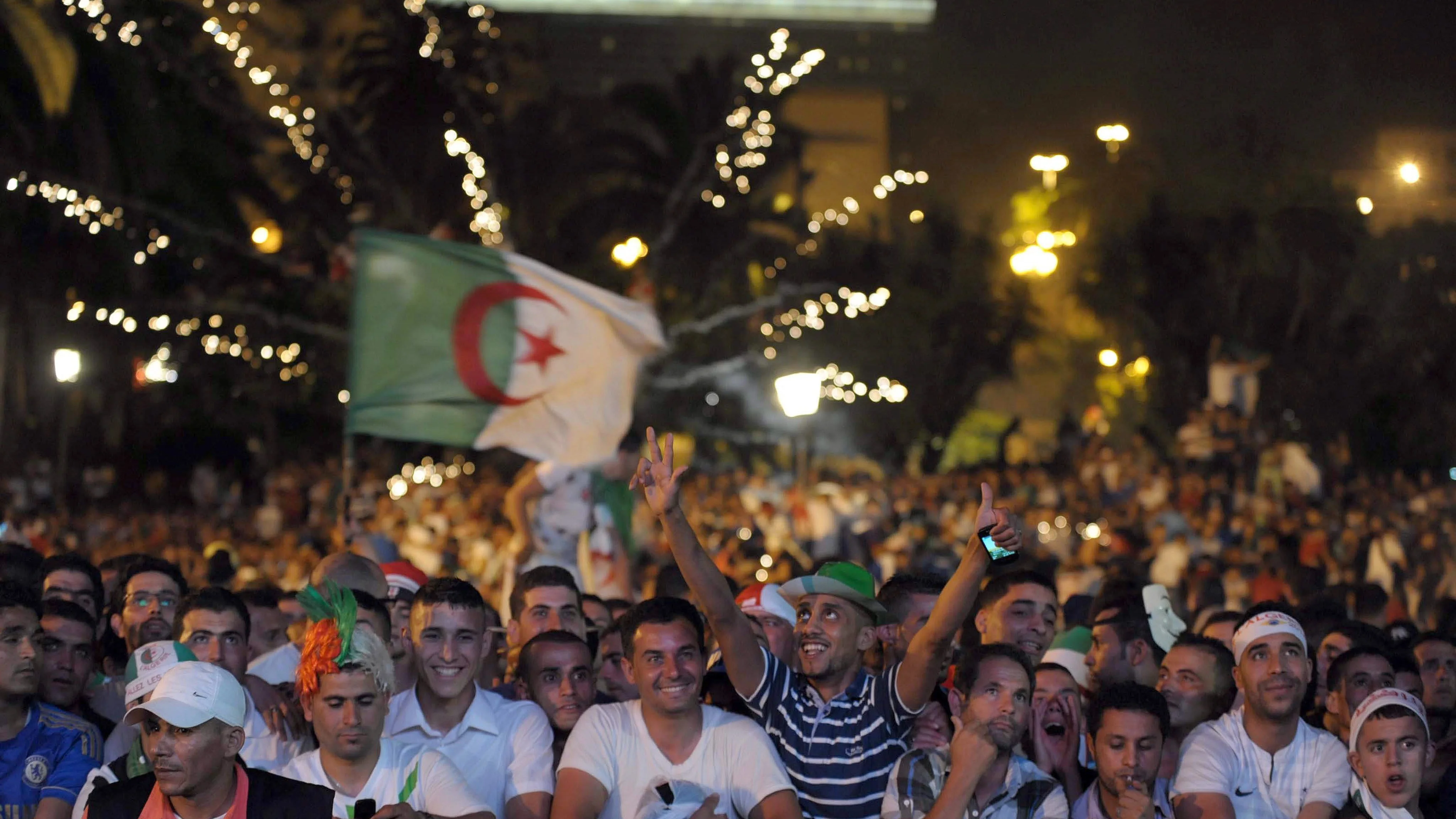 Detenidas 74 personas en Francia en las celebraciones de aficionados argelinos