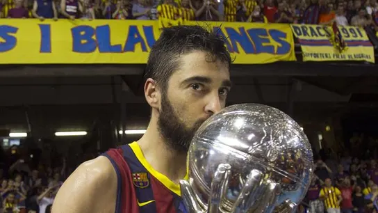 Juan Carlos Navarro, con la copa de campeón de la ACB Juan Carlos Navarro, con la copa de campeón de la ACB