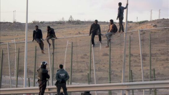 La Guardia Civil y Marruecos impiden que m&aacute;s de 500 inmigrantes entren a Melilla