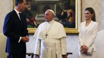 Los reyes Felipe y Letizia, durante su visita al Vaticano