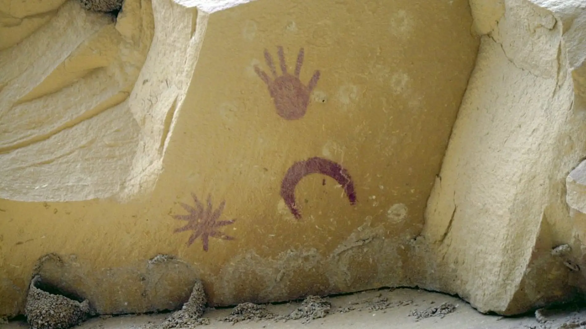 Parte de la talla en piedra que realizaron los indios Anasazi donde representaron la estrella invitada que apareció en el cielo