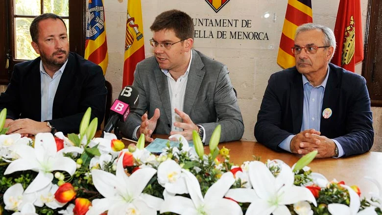 El alcalde de Ciutadella, José María de Sintas (i) El alcalde de Ciutadella, José María de Sintas (i)