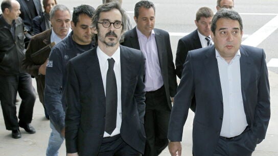 El exalcalde de Sabadell (Barcelona) Manuel Bustos (d) y su hermano Francisco 