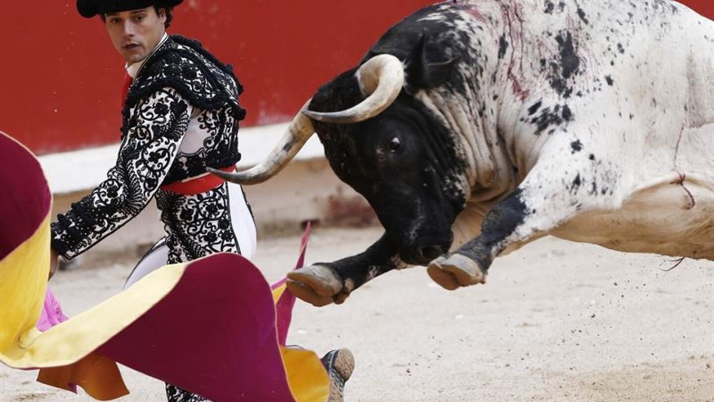 El diestro Miguel Abell&aacute;n durante una corrida de toros