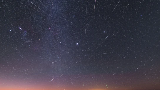 Meteoros de la lluvia de las Gemínidas donde se puede apreciar el concepto de radiante Meteoros de la lluvia de las Gemínidas donde se puede apreciar el concepto de radiante