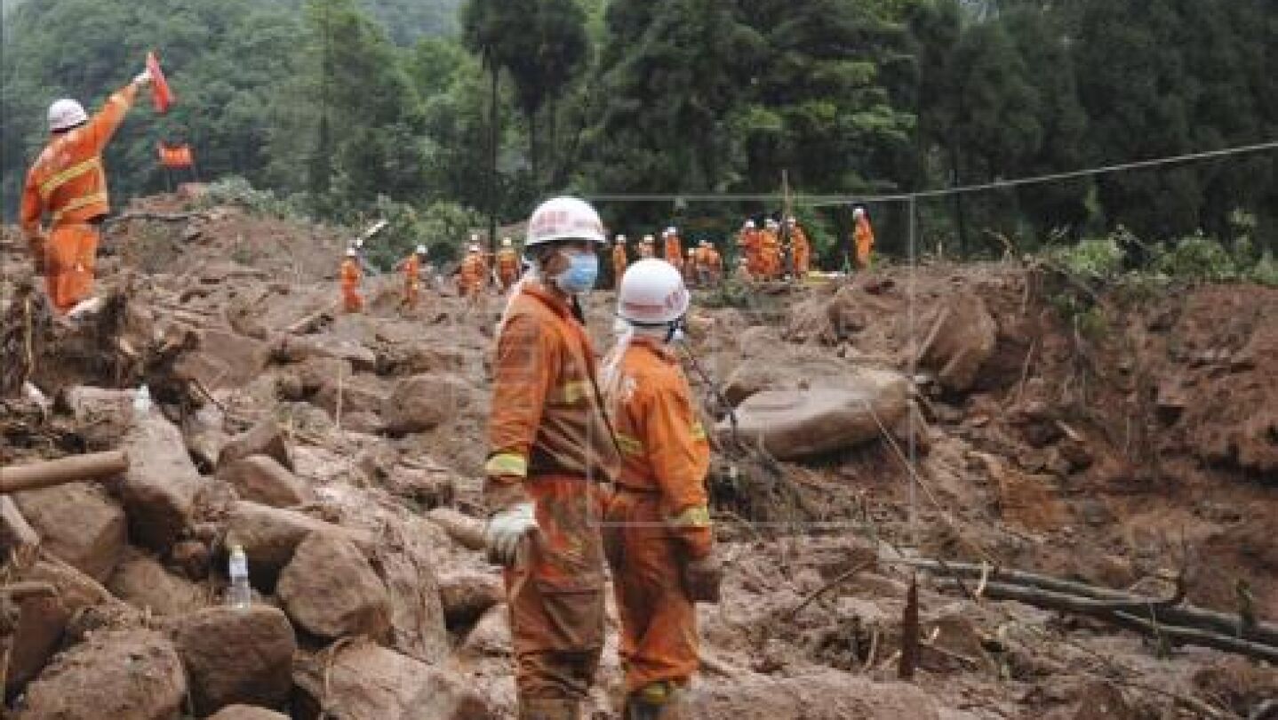 Un equipo de rescate trabajan en una operaci&oacute;n
