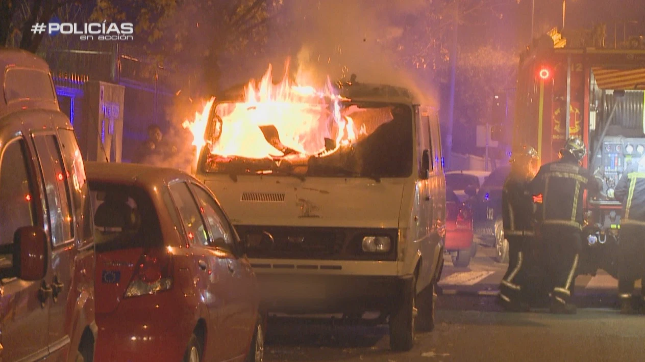 Una furgoneta arde en plena calle en 'Policías en acción'