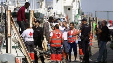 Rescatados 23 inmigrantes a bordo de una patera en Almería