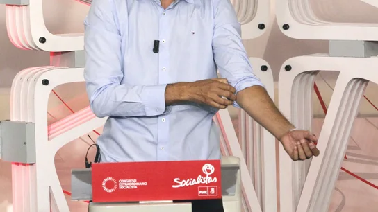 El candidato a secretario general del PSOE Eduardo Madina al inicio del primer y único debate en la campaña El candidato a secretario general del PSOE Eduardo Madina al inicio del primer y único debate en la campaña