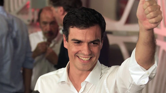 Pedro Sánchez celebrando su victoria en las elecciones a la secretaría general del PSOE Pedro Sánchez celebrando su victoria en las elecciones a la secretaría general del PSOE