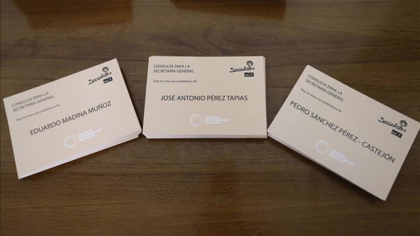 Papeletas con los tres candidatos a la secretar&iacute;a general