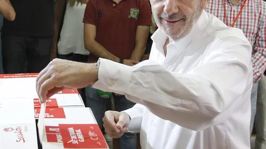 Rubalcaba votando Rubalcaba votando