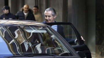 El expresidente de Caja Madrid Miguel Blesa a su salida de la Audiencia