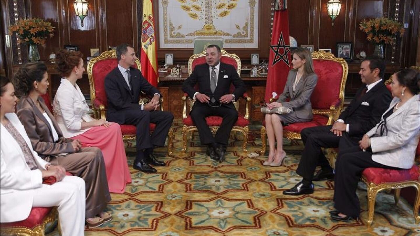 Los reyes Felipe y Letizia, junto a Mohamed VI