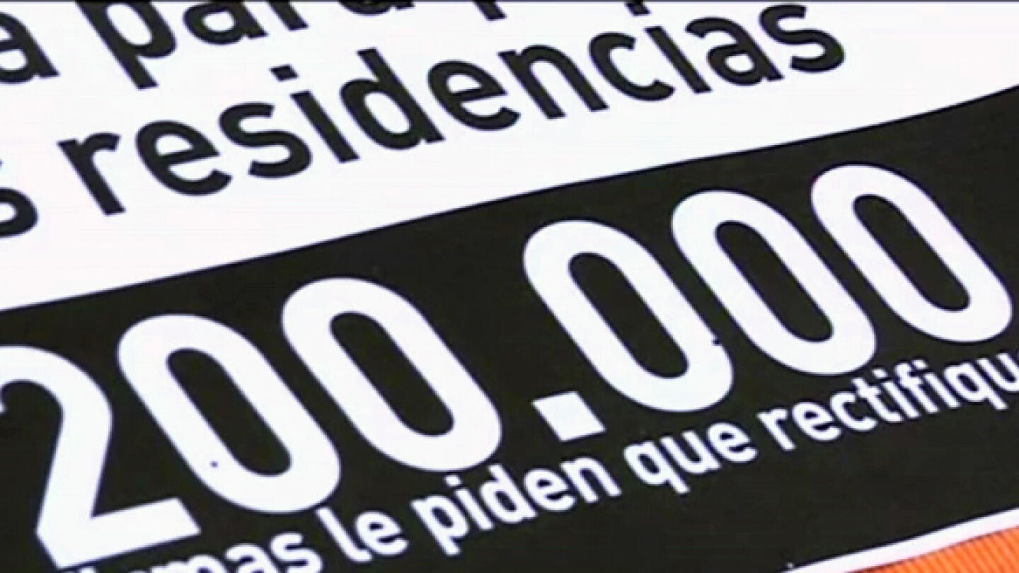 Entregan 200.000 firmas contra el copago en las residencias de la Comunidad Valenciana