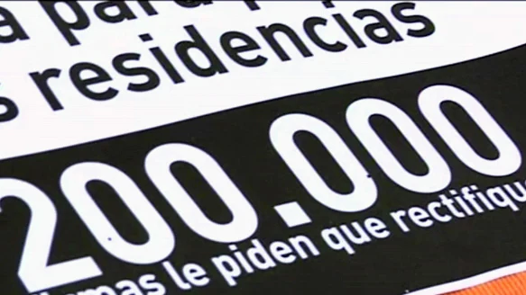 Entregan 200.000 firmas contra el copago en las residencias de la Comunidad Valenciana
