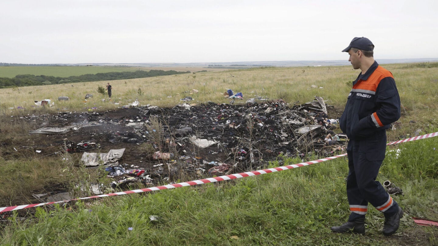 Los restos del accidente del avi&oacute;n MH17