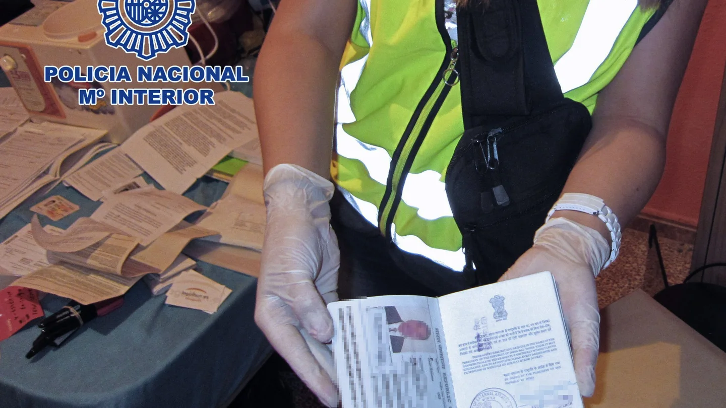 Cae una red que logró 300.000 euros de beneficios con el tráfico de seres humanos Cae una red que logró 300.000 euros de beneficios con el tráfico de seres humanos