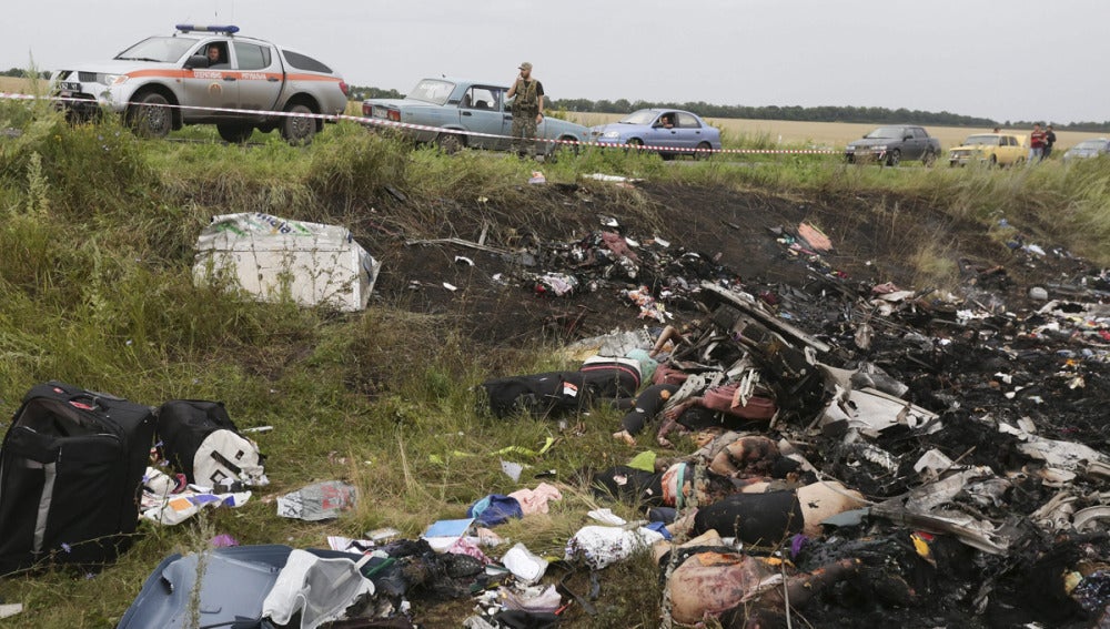 Los restos de avión siniestrado en Ucrania