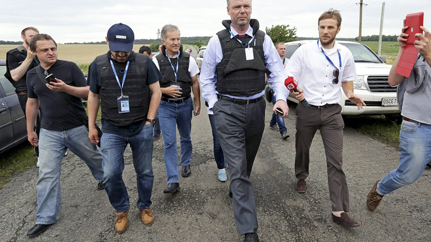 Uno de los inspectores de la OSCE llega a Ucrania para investigar el avión derribado Uno de los inspectores de la OSCE llega a Ucrania para investigar el avión derribado