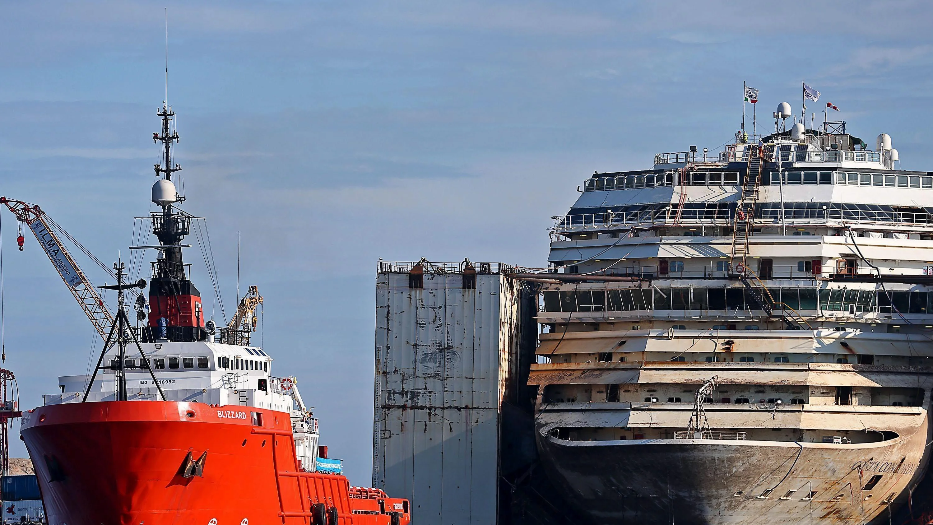 Comienza el traslado definitivo del Costa Concordia a Génova