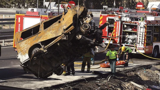 El reventón de un neumático del camión pudo causar el accidente de Alicante El reventón de un neumático del camión pudo causar el accidente de Alicante