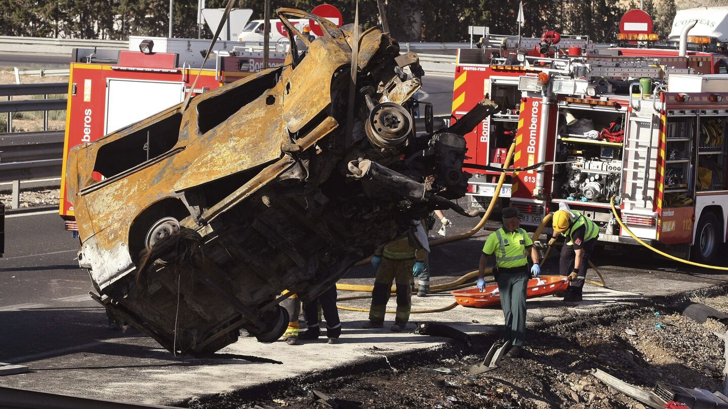 El revent&oacute;n de un neum&aacute;tico del cami&oacute;n pudo causar el accidente de Alicante